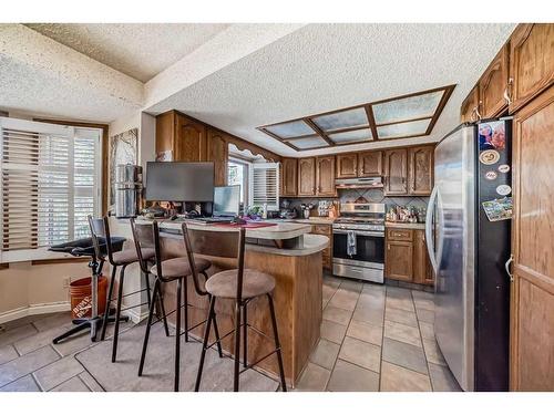 9306 Santana Crescent Nw, Calgary, AB - Indoor Photo Showing Kitchen