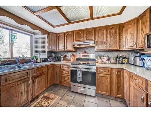 9306 Santana Crescent Nw, Calgary, AB - Indoor Photo Showing Kitchen With Double Sink