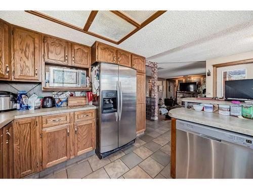 9306 Santana Crescent Nw, Calgary, AB - Indoor Photo Showing Kitchen