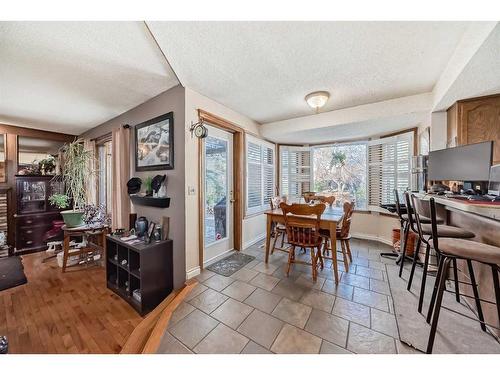 9306 Santana Crescent Nw, Calgary, AB - Indoor Photo Showing Dining Room