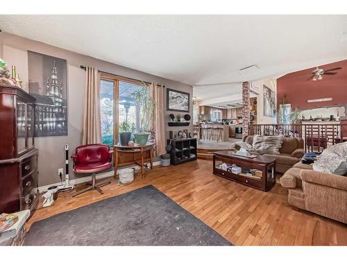 9306 Santana Crescent Nw, Calgary, AB - Indoor Photo Showing Living Room