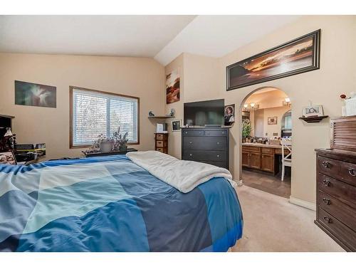 9306 Santana Crescent Nw, Calgary, AB - Indoor Photo Showing Bedroom