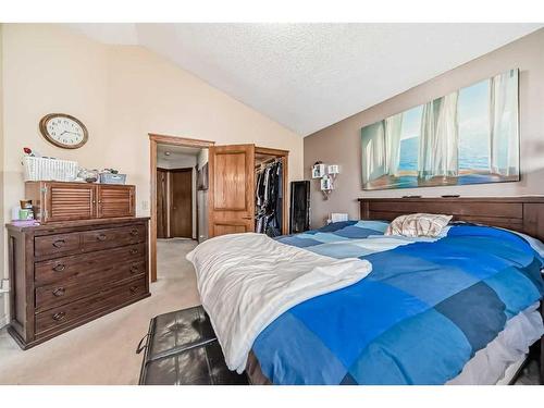 9306 Santana Crescent Nw, Calgary, AB - Indoor Photo Showing Bedroom