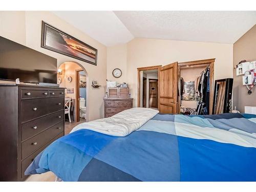 9306 Santana Crescent Nw, Calgary, AB - Indoor Photo Showing Bedroom