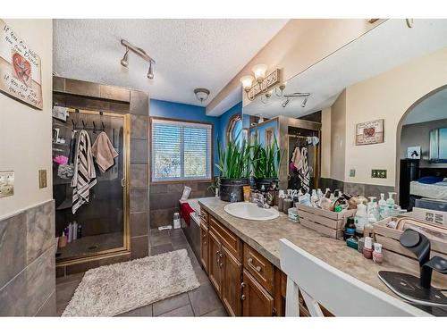 9306 Santana Crescent Nw, Calgary, AB - Indoor Photo Showing Bathroom