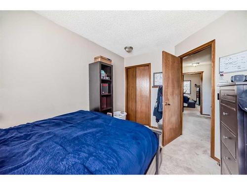 9306 Santana Crescent Nw, Calgary, AB - Indoor Photo Showing Bedroom