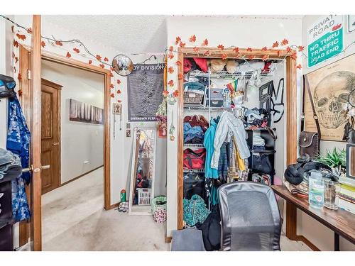 9306 Santana Crescent Nw, Calgary, AB - Indoor With Storage