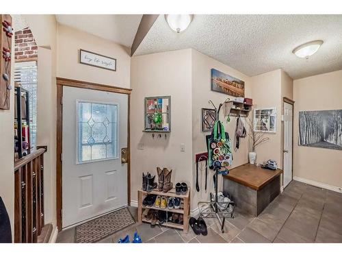 9306 Santana Crescent Nw, Calgary, AB - Indoor Photo Showing Other Room