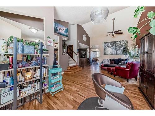 9306 Santana Crescent Nw, Calgary, AB - Indoor