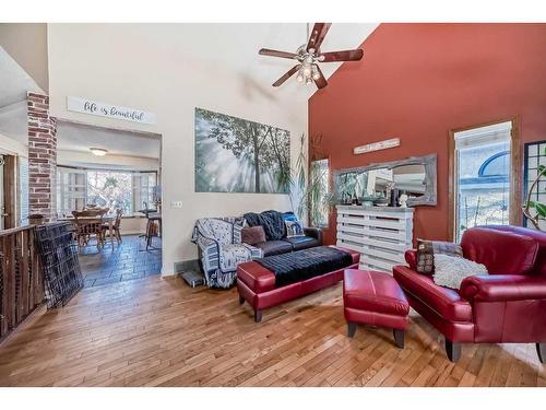 9306 Santana Crescent Nw, Calgary, AB - Indoor Photo Showing Living Room