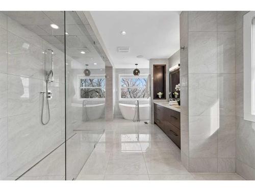 129 7 Avenue Ne, Calgary, AB - Indoor Photo Showing Bathroom