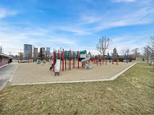 129 7 Avenue Ne, Calgary, AB - Outdoor