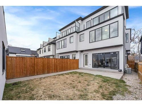 129 7 Avenue Ne, Calgary, AB - Outdoor