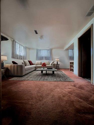 512 29 Avenue Nw, Calgary, AB - Indoor Photo Showing Bedroom