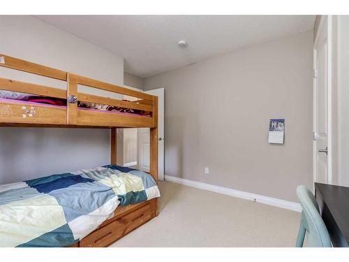 39 Rockcliff Landing Nw, Calgary, AB - Indoor Photo Showing Bedroom