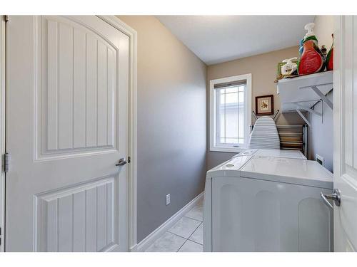 39 Rockcliff Landing Nw, Calgary, AB - Indoor Photo Showing Laundry Room