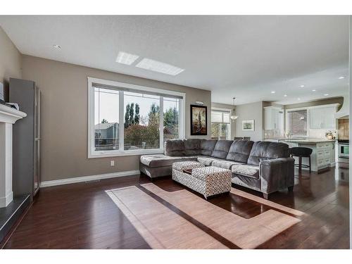 39 Rockcliff Landing Nw, Calgary, AB - Indoor Photo Showing Living Room