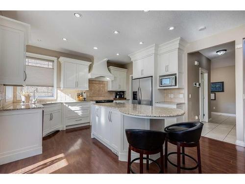 39 Rockcliff Landing Nw, Calgary, AB - Indoor Photo Showing Kitchen With Upgraded Kitchen