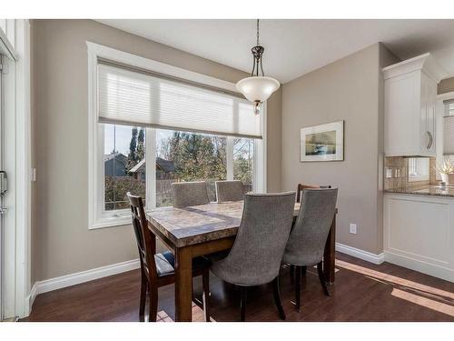 39 Rockcliff Landing Nw, Calgary, AB - Indoor Photo Showing Dining Room