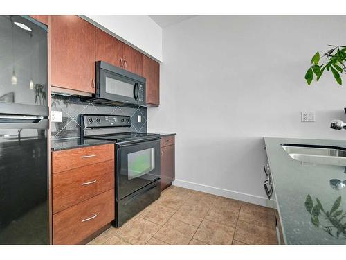 1906-8880 Horton Road Sw, Calgary, AB - Indoor Photo Showing Kitchen