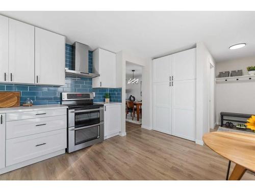 35 Abingdon Court Ne, Calgary, AB - Indoor Photo Showing Kitchen