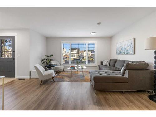 35 Abingdon Court Ne, Calgary, AB - Indoor Photo Showing Living Room