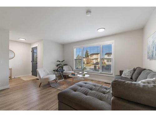 35 Abingdon Court Ne, Calgary, AB - Indoor Photo Showing Living Room