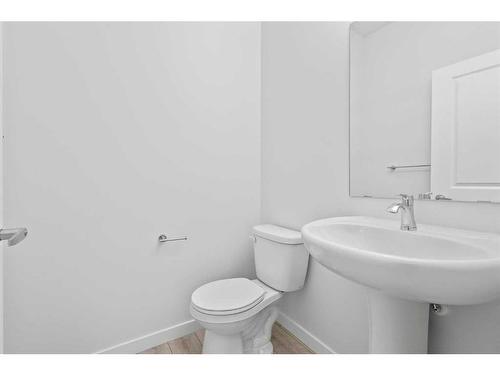 156 Walcrest Boulevard Se, Calgary, AB - Indoor Photo Showing Bathroom