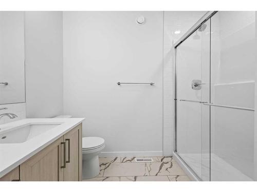 156 Walcrest Boulevard Se, Calgary, AB - Indoor Photo Showing Bathroom