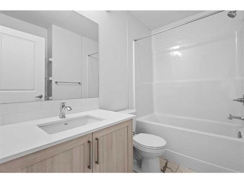 156 Walcrest Boulevard Se, Calgary, AB - Indoor Photo Showing Bathroom