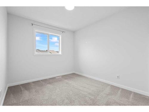 156 Walcrest Boulevard Se, Calgary, AB - Indoor Photo Showing Other Room