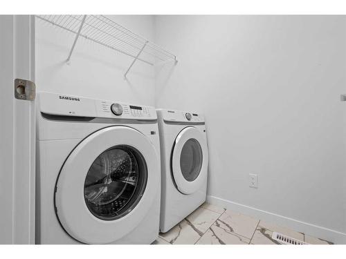 156 Walcrest Boulevard Se, Calgary, AB - Indoor Photo Showing Laundry Room