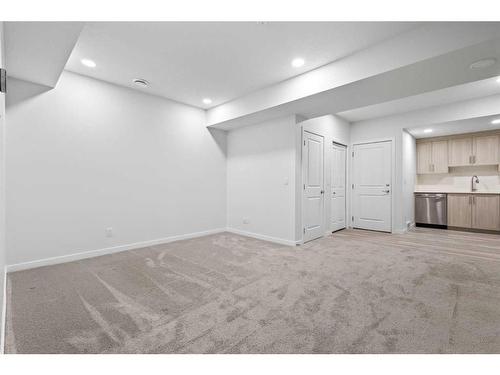 156 Walcrest Boulevard Se, Calgary, AB - Indoor