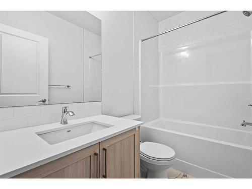 156 Walcrest Boulevard Se, Calgary, AB - Indoor Photo Showing Bathroom