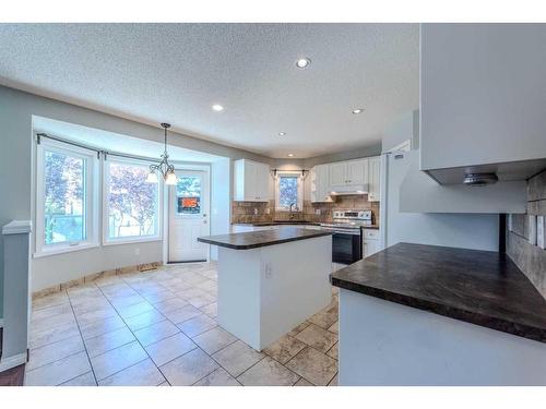 307 Hamptons Mews Nw, Calgary, AB - Indoor Photo Showing Kitchen