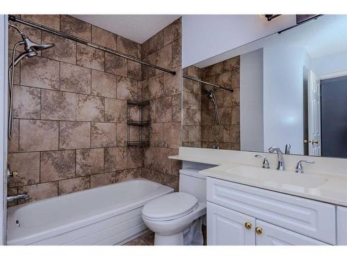 307 Hamptons Mews Nw, Calgary, AB - Indoor Photo Showing Bathroom