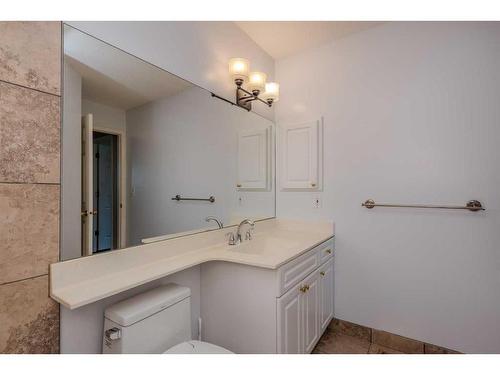 307 Hamptons Mews Nw, Calgary, AB - Indoor Photo Showing Bathroom