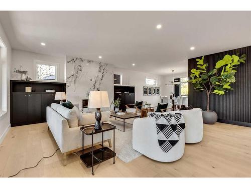 6627 Bow Crescent Nw, Calgary, AB - Indoor Photo Showing Living Room