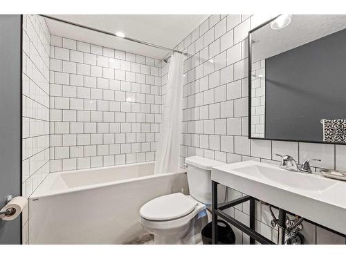 1464 Copperfield Boulevard Se, Calgary, AB - Indoor Photo Showing Bathroom