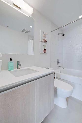 1009-1188 3 Street Se, Calgary, AB - Indoor Photo Showing Bathroom