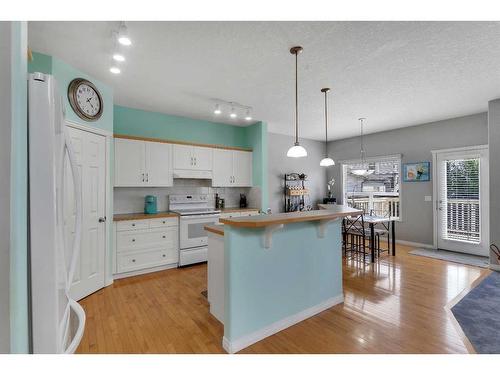 161 West Creek Boulevard, Chestermere, AB - Indoor Photo Showing Kitchen