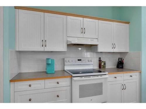 161 West Creek Boulevard, Chestermere, AB - Indoor Photo Showing Kitchen