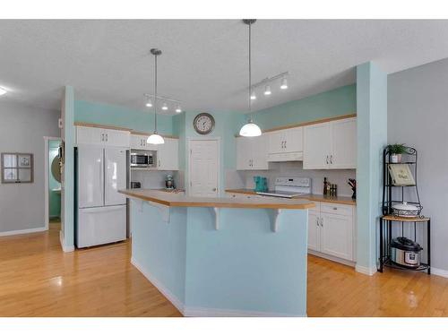 161 West Creek Boulevard, Chestermere, AB - Indoor Photo Showing Kitchen