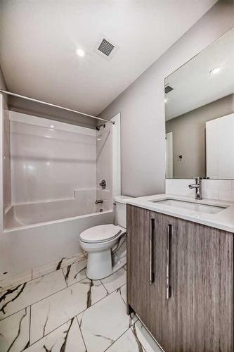 3213-111 Wolf Creek Drive Se, Calgary, AB - Indoor Photo Showing Bathroom