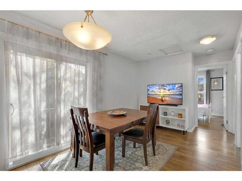 431 Templeview Drive Ne, Calgary, AB - Indoor Photo Showing Dining Room