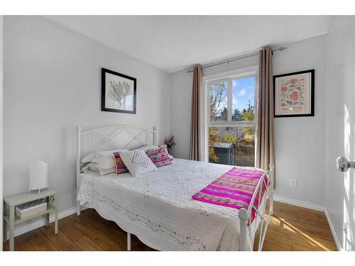 431 Templeview Drive Ne, Calgary, AB - Indoor Photo Showing Bedroom