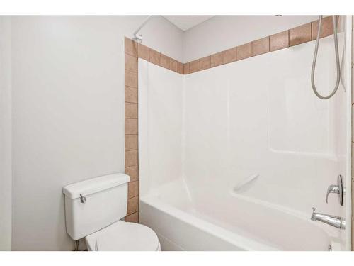 304-8 Prestwick Pond Terrace Se, Calgary, AB - Indoor Photo Showing Bathroom