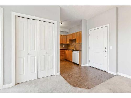 304-8 Prestwick Pond Terrace Se, Calgary, AB - Indoor