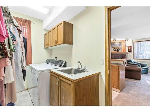 76 Mt Copper Green Se, Calgary, AB - Indoor Photo Showing Laundry Room