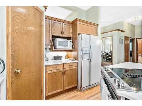 76 Mt Copper Green Se, Calgary, AB - Indoor Photo Showing Kitchen